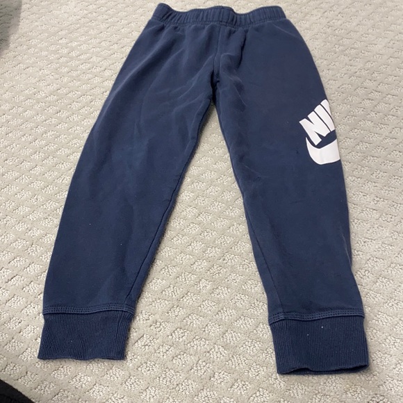 Boys Nike size 7 joggers - Picture 1 of 2